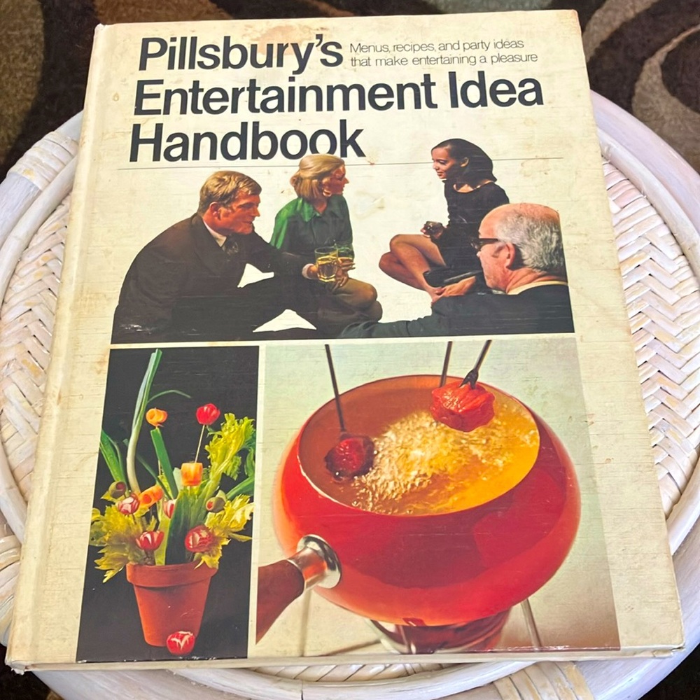 VTG COOKBOOK 1970 PILLSBURY’s ENTERTAINMENT IDEA HANDBOOK HARDCOVER RECIPES ETC